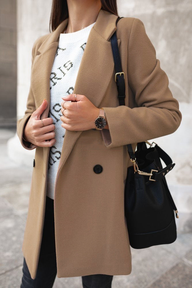 Veste en laine à manches longues et col tailleur croisé