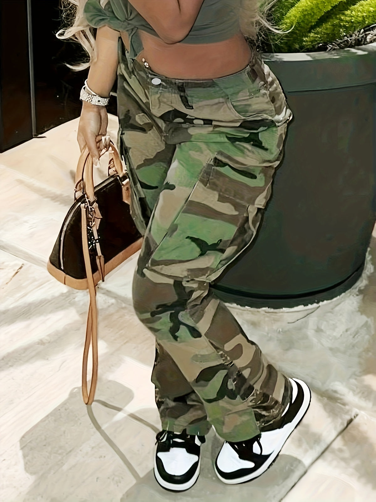 Jean cargo camouflage taille haute avec poche à rabat latéral