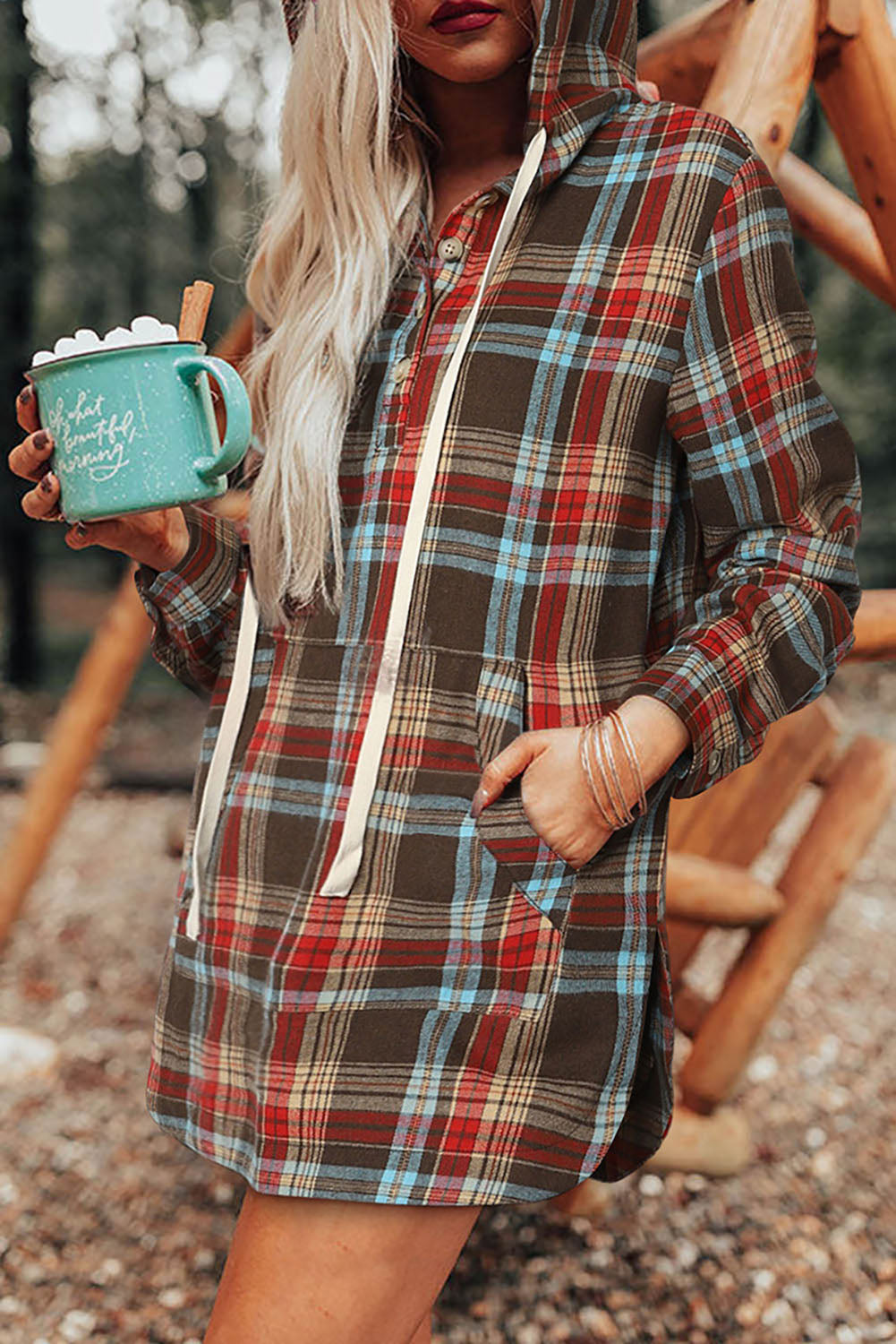 Vestido de manga larga con capucha y estampado de cuadros