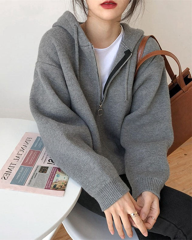 Short loose knitted hooded sweatshirt