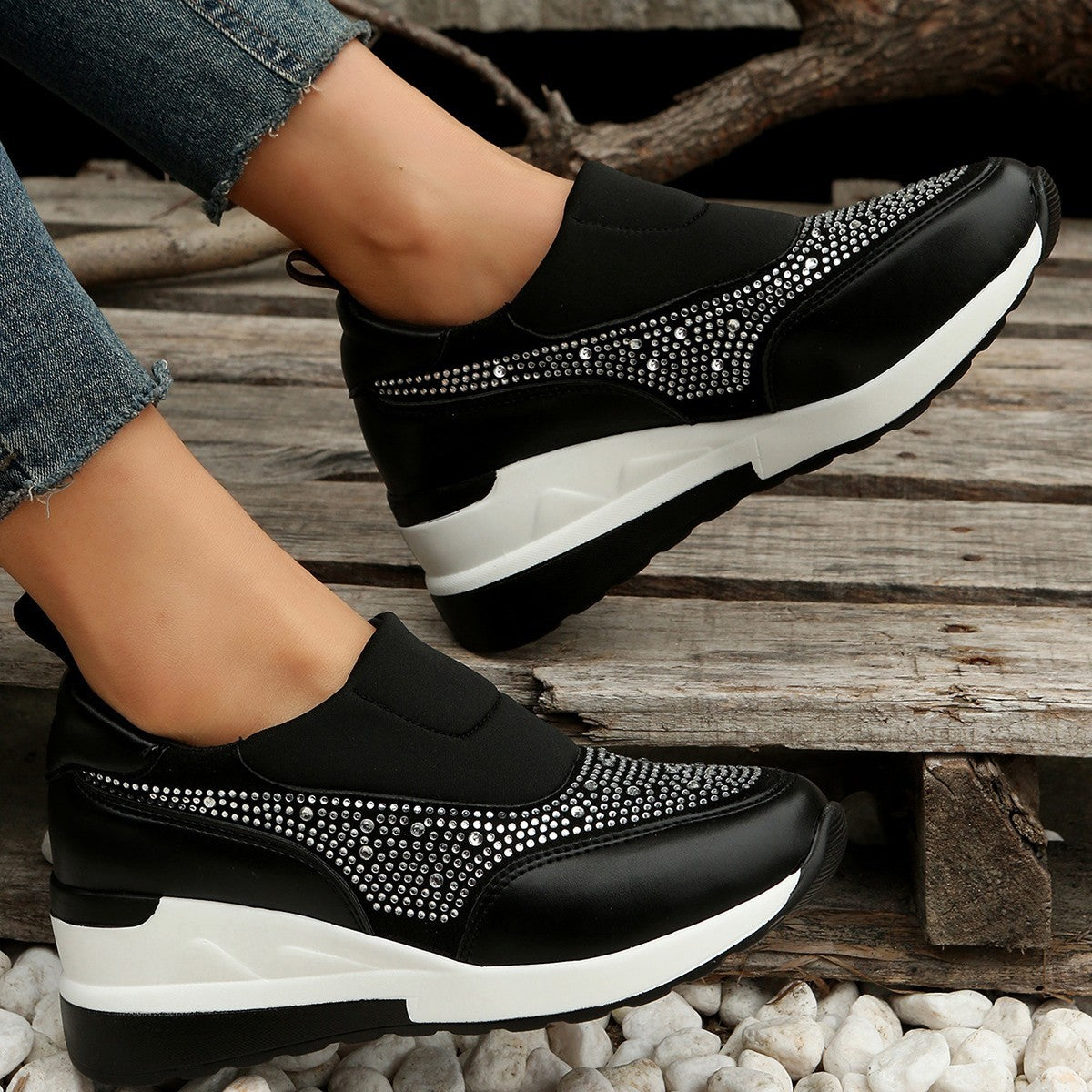 Zapatillas slip-on con cuña y lentejuelas