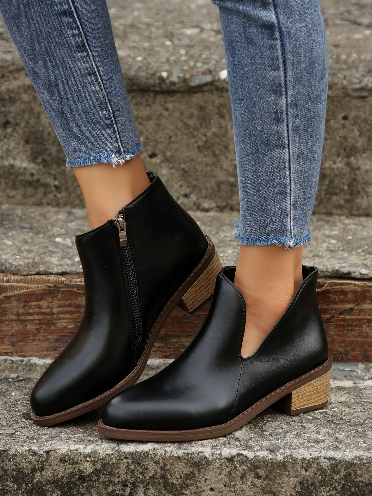 Bottines chelsea à talon bas et épais avec fermeture éclair asymétrique