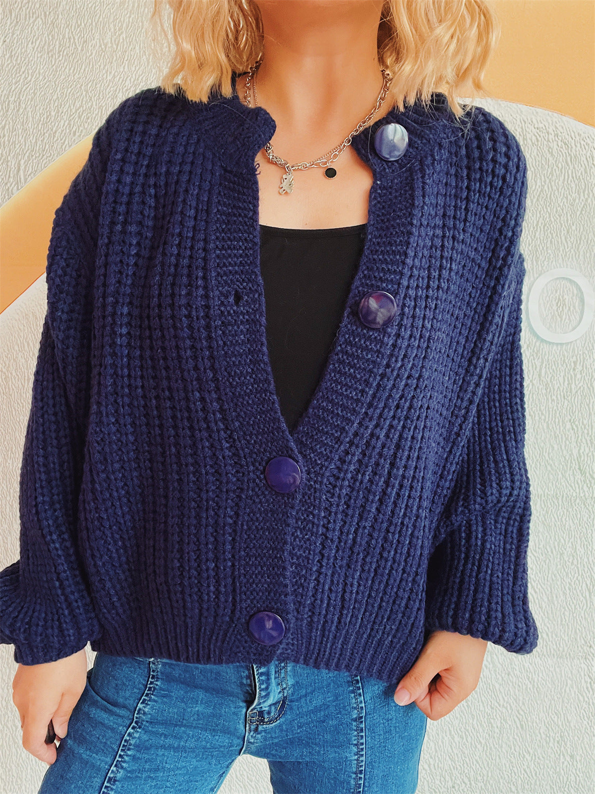 Grand cardigan court en maille à boutons ronds