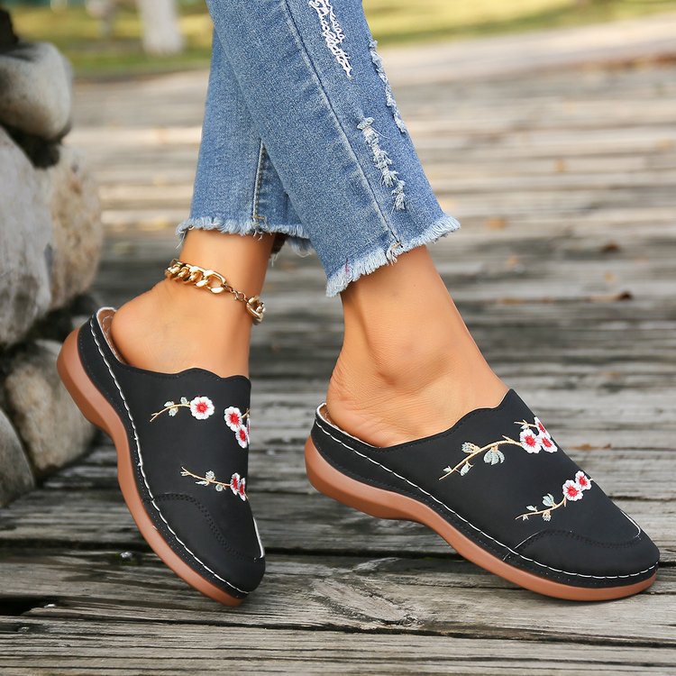 Flower embroidered thick-soled toe-cap slippers