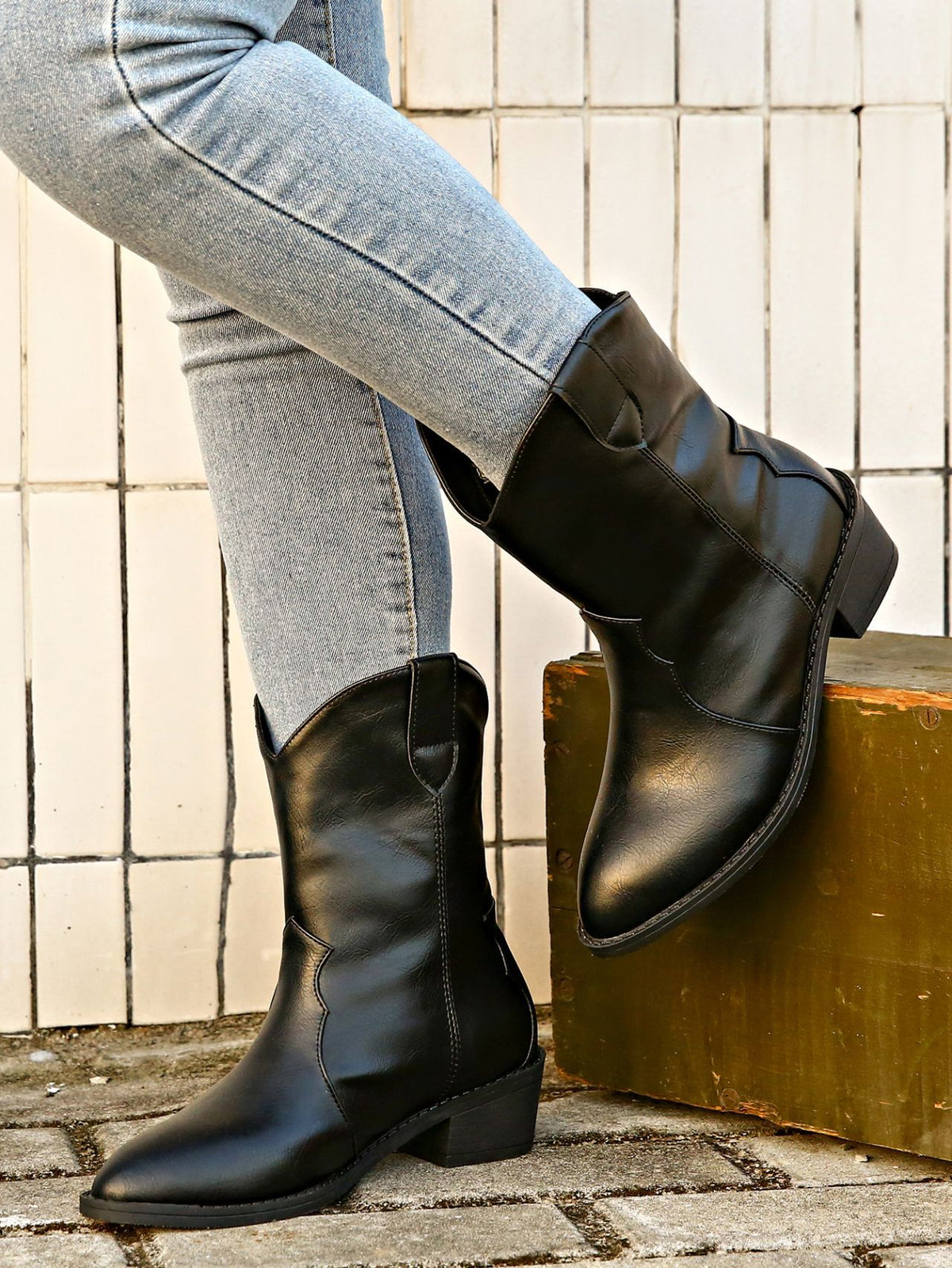 Chunky heel Cavalier Martin short boots