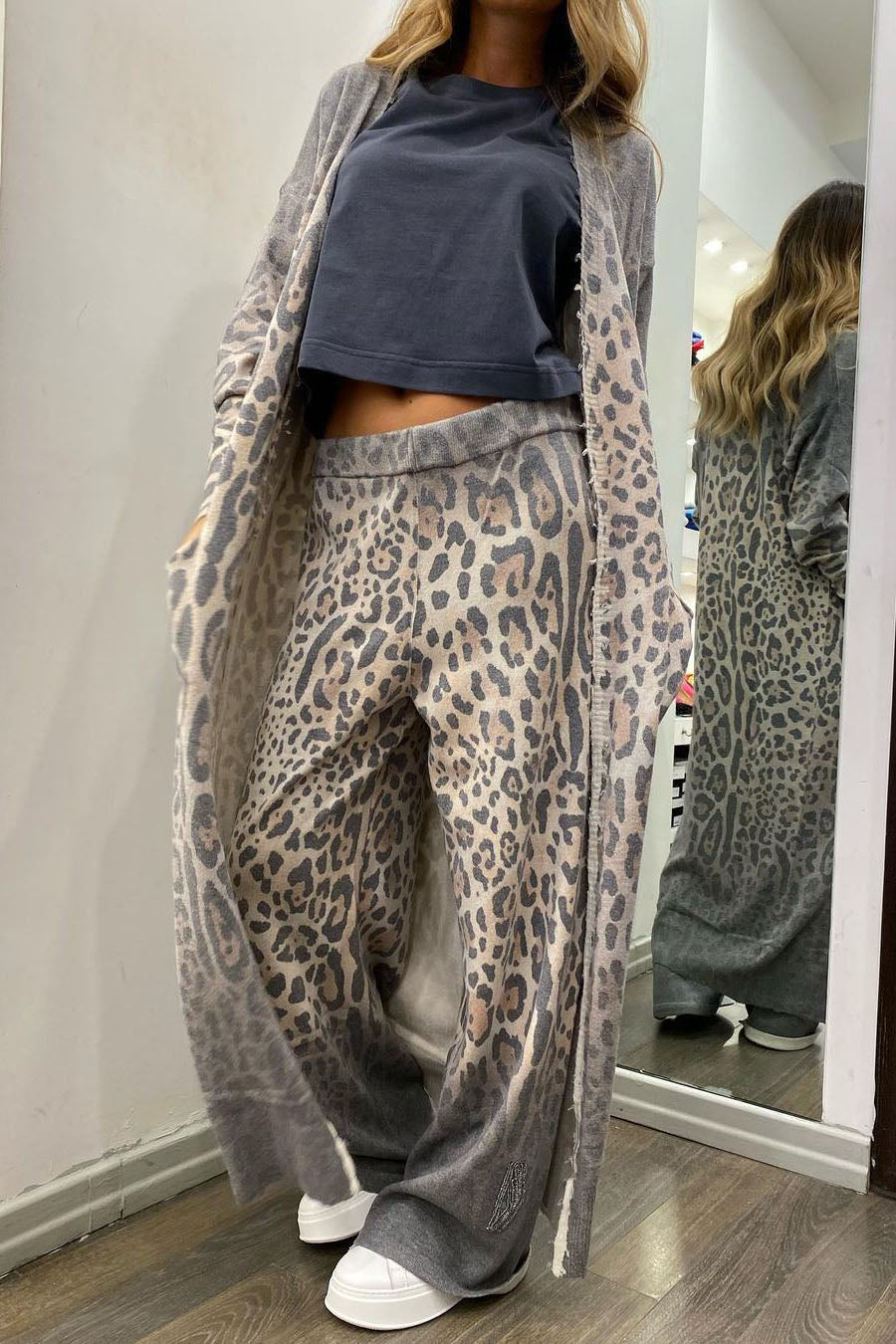 Conjunto de pantalón y cárdigan de manga larga con estampado de leopardo