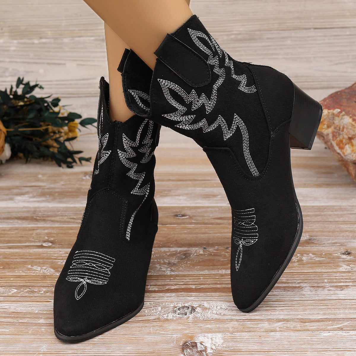 Embroidered mid-calf pointed toe knight boots