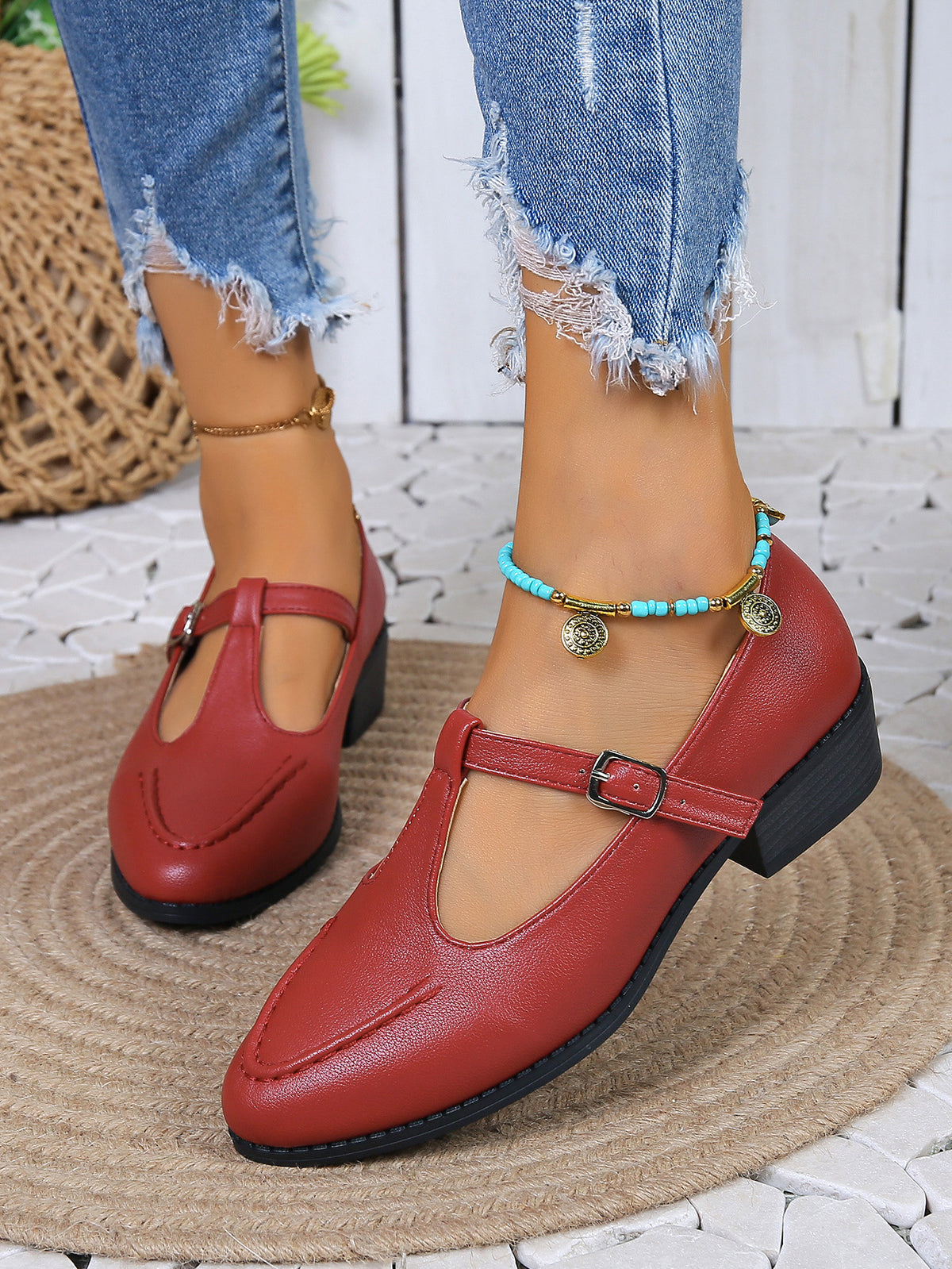 Thick heel square buckle hollow leather shoes