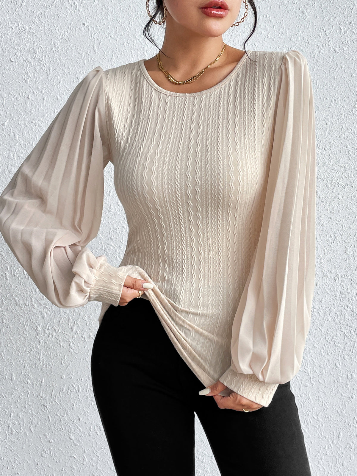 Round neck slim fit lantern sleeve beige top