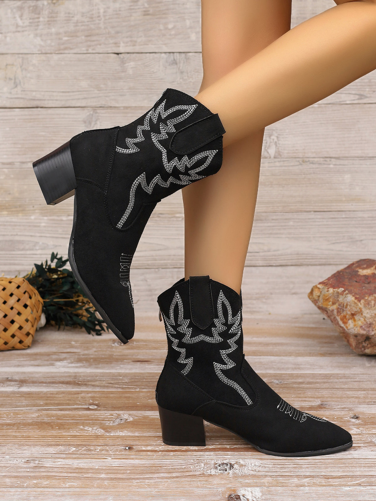 Embroidered mid-calf pointed toe knight boots