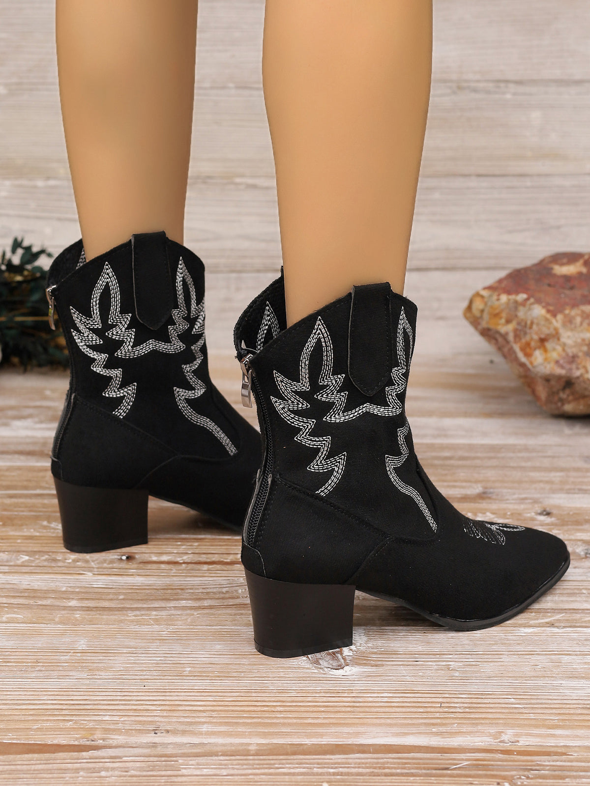 Embroidered mid-calf pointed toe knight boots