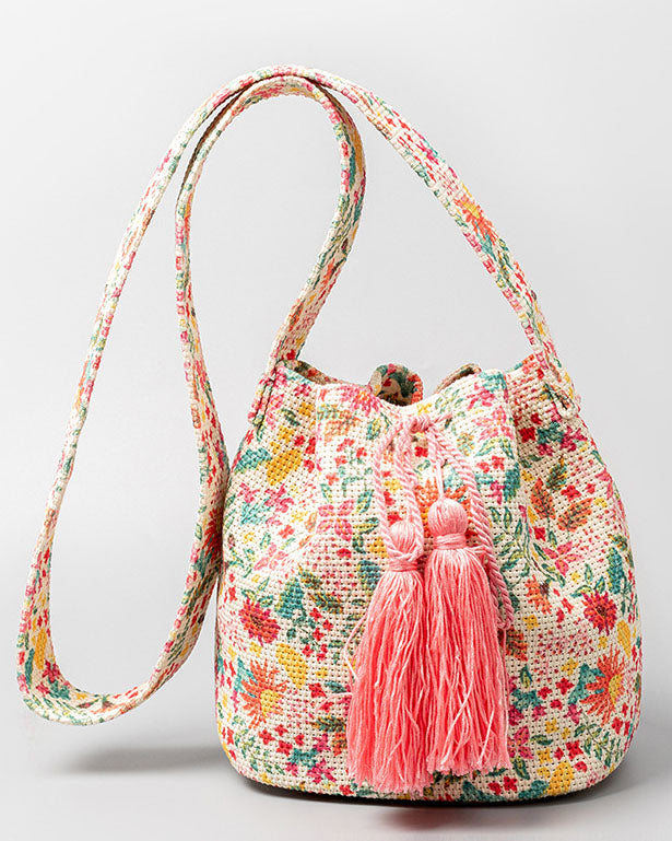 Bolso bombonera de lona con flecos y estampado bohemio