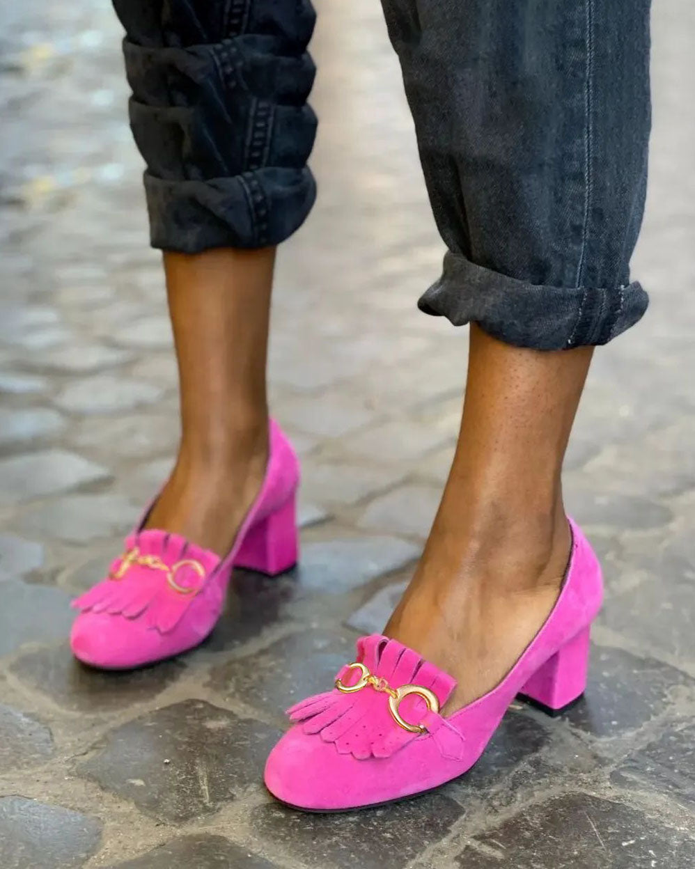 Chaussures à bout rond en daim de couleur unie avec boucle en métal