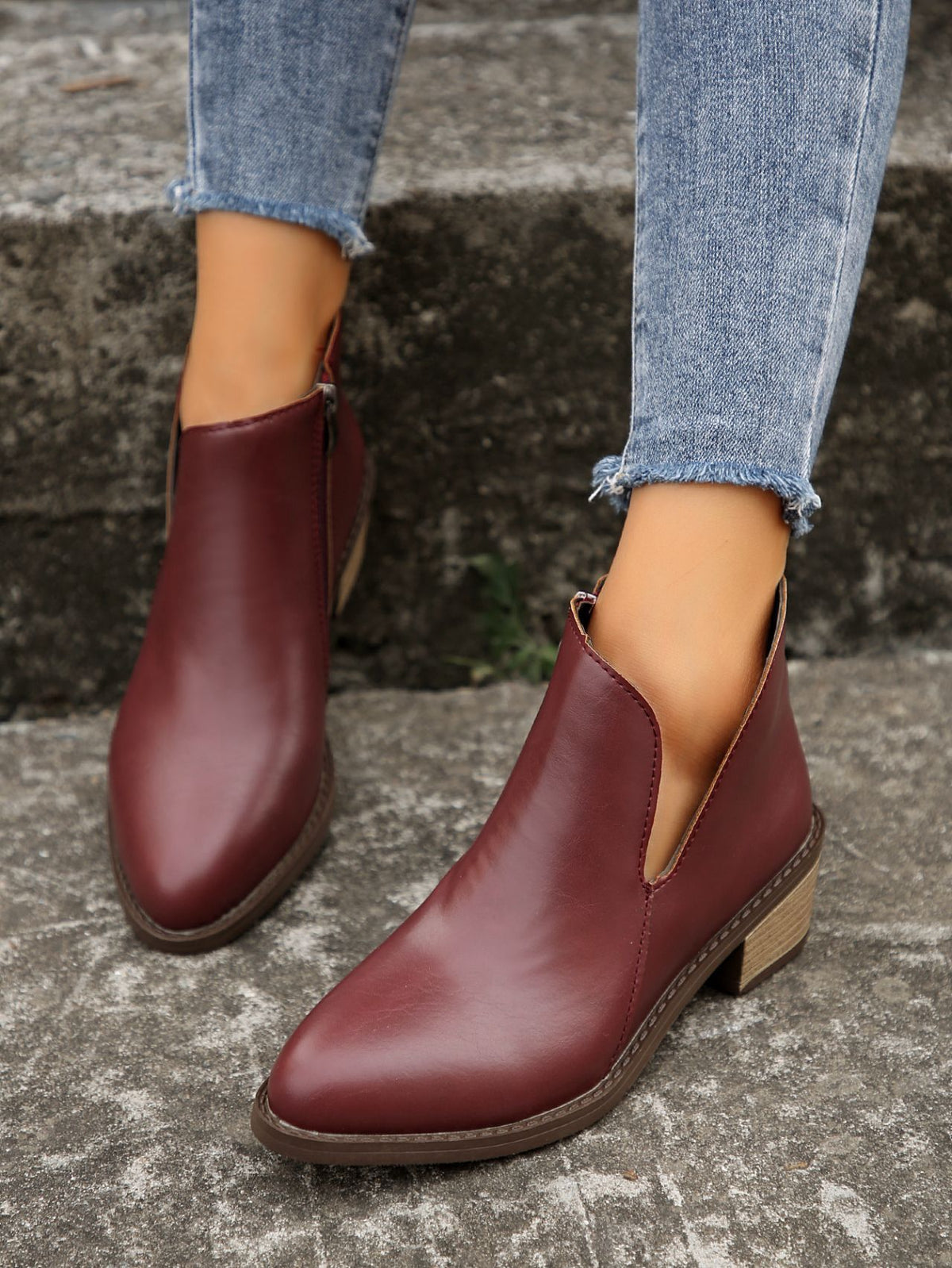 Bottines chelsea à talon bas et épais avec fermeture éclair asymétrique