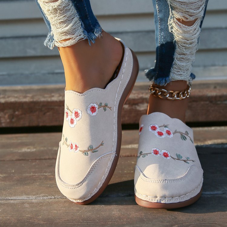 Flower embroidered thick-soled toe-cap slippers