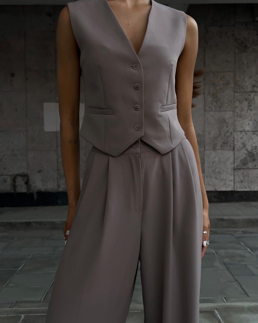 V-neck Sleeveless Vest with Wide-leg Trousers Suit