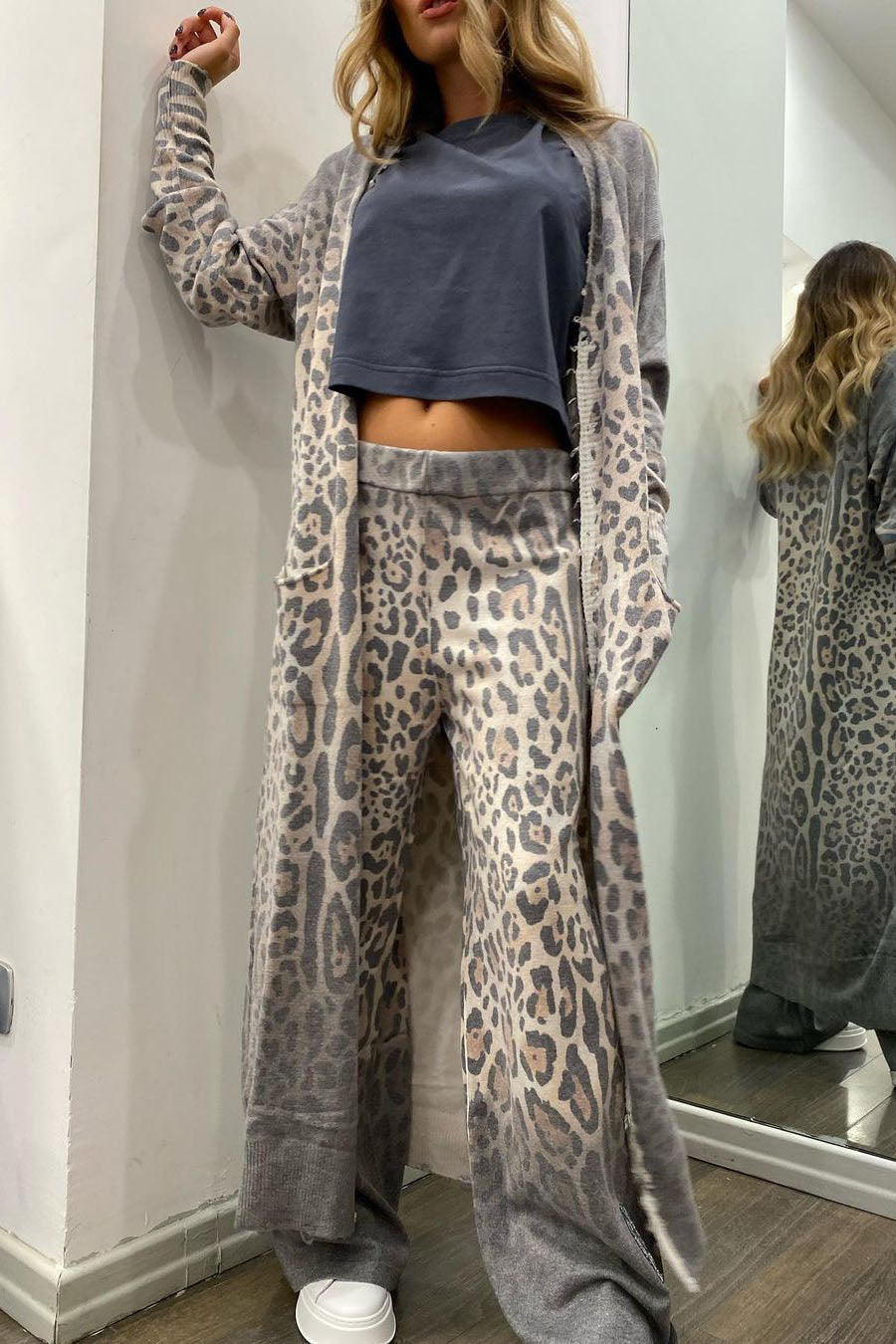 Conjunto de pantalón y cárdigan de manga larga con estampado de leopardo