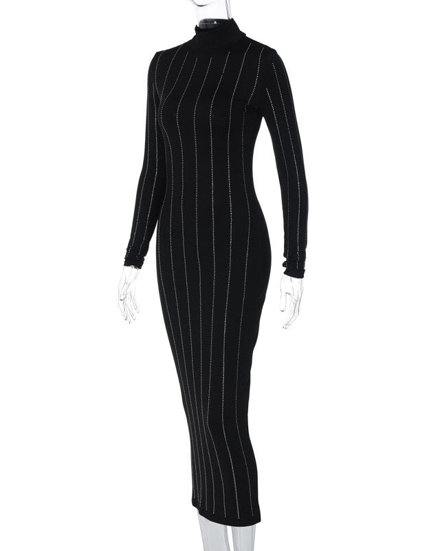 Robe slim noire à col montant et à diamants