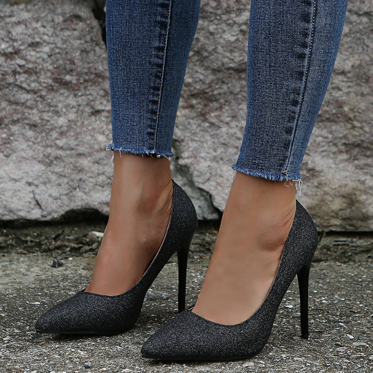 Vamp-Pumps mit transparentem Absatz und Pailletten