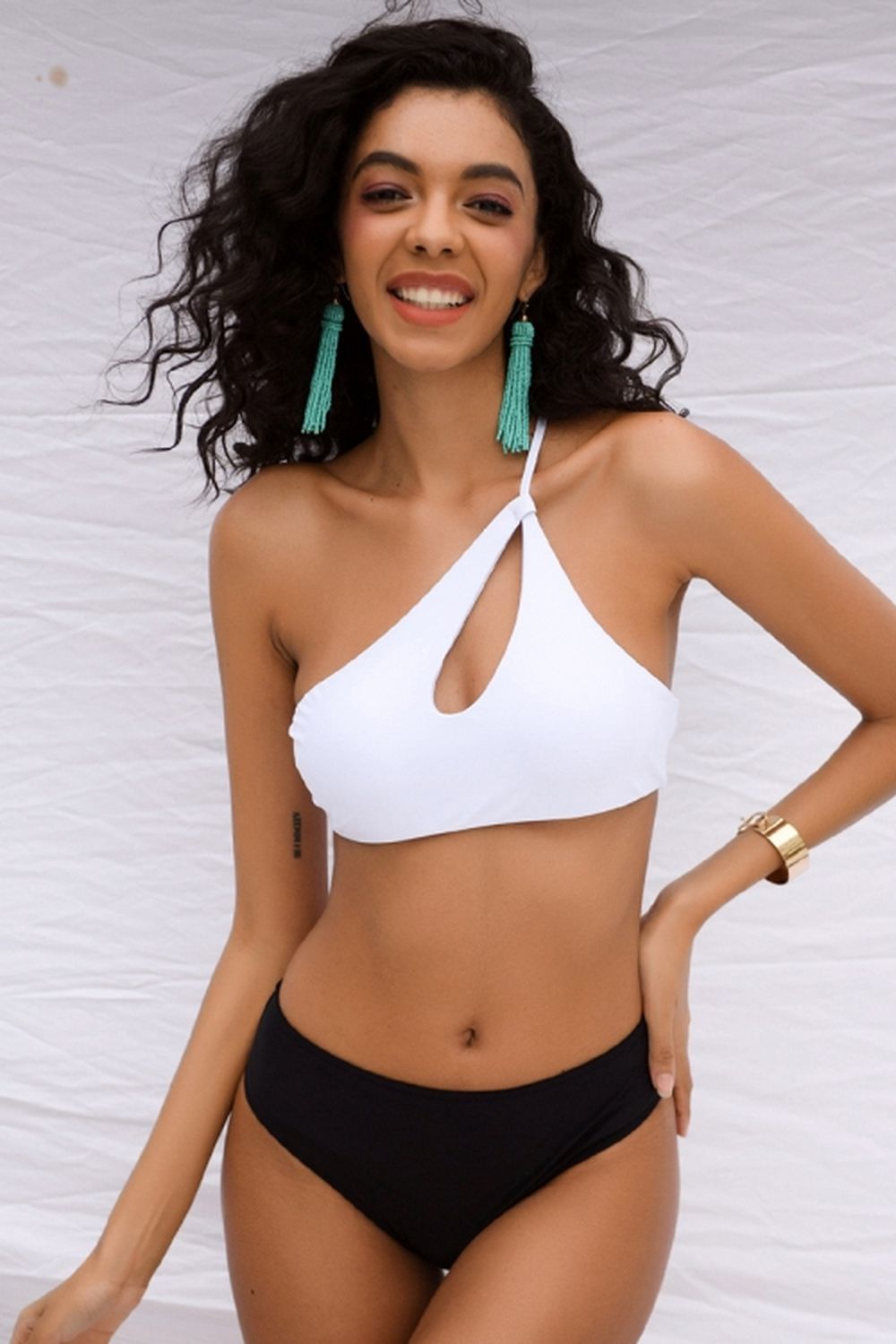 One-Shoulder Howllow Bikini