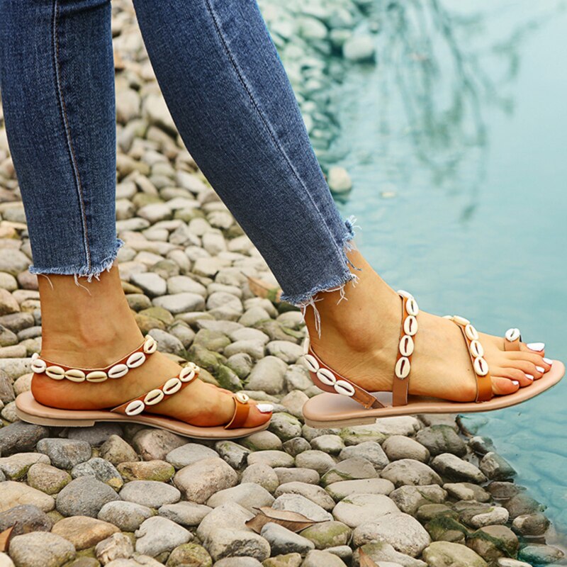 Zapatos peep toe de playa con perlas y concha plana