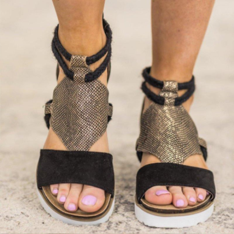 Sandalias con tacón de cuña de leopardo