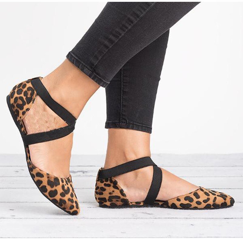 Flache Ballerinas mit spitzem Leopardenmuster