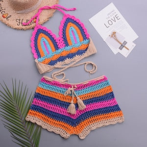 Gestricktes Häkel-Bikini-Set mit Regenbogenstreifen