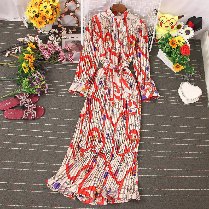 Vestido floral con cordones y mangas largas con cuello alto y cintura delgada