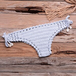 Micro bikini à fleurs au crochet