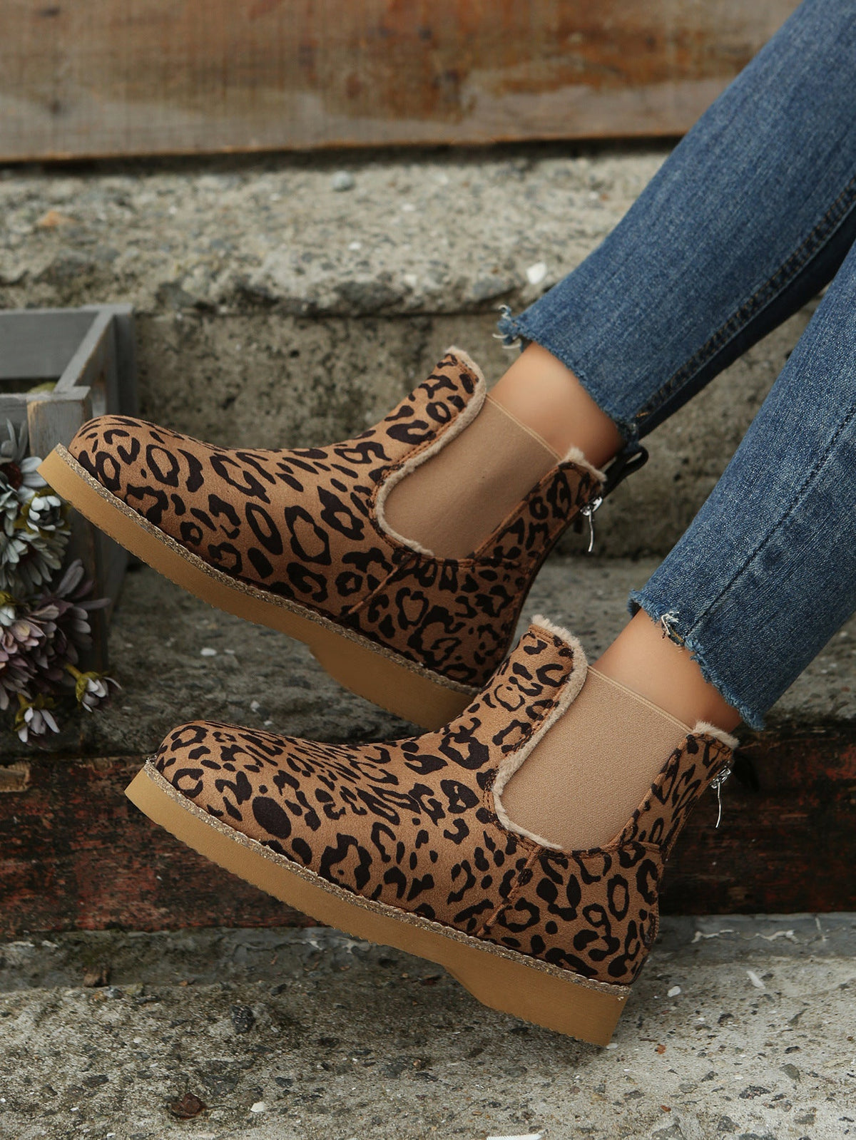 Botas de cano curto com sola de pelúcia leopardo