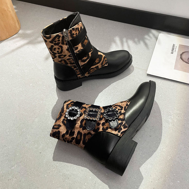 Bottines à bout rond et talon bas avec boucle de ceinture léopard