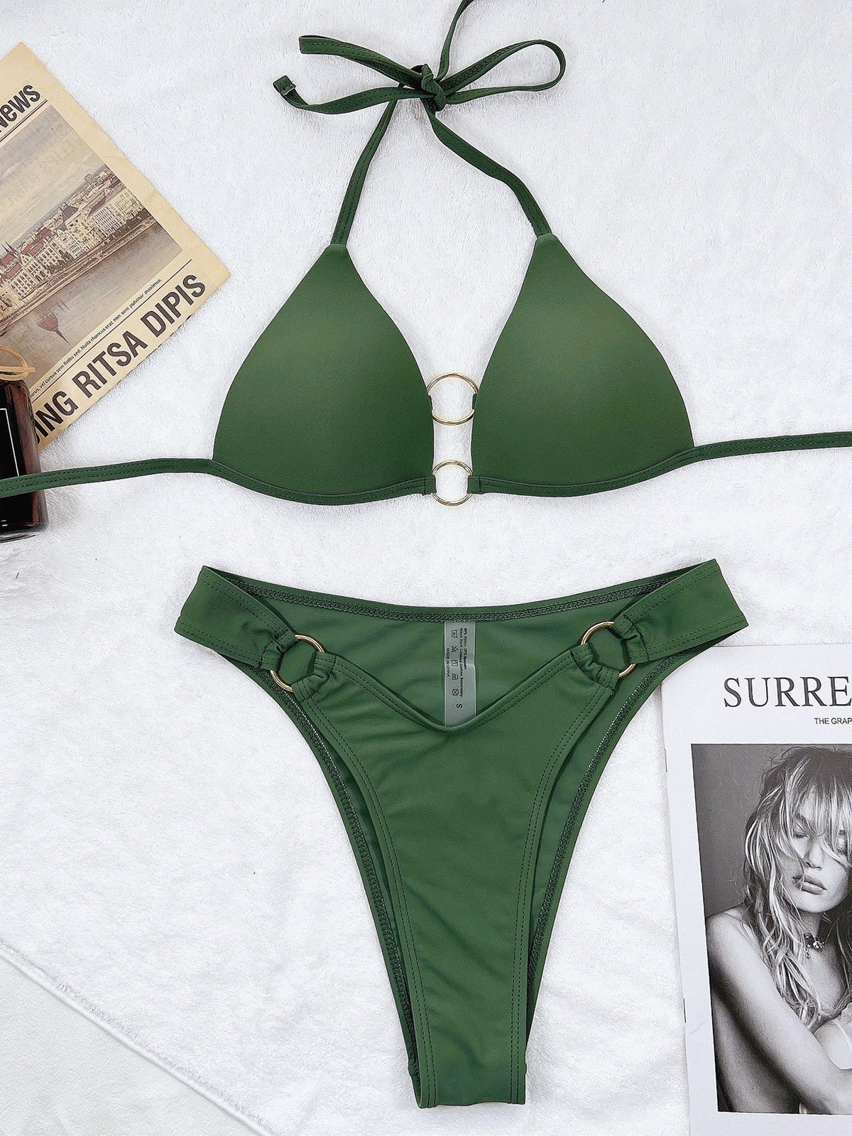 Conjunto de bikini con círculo de metal verde