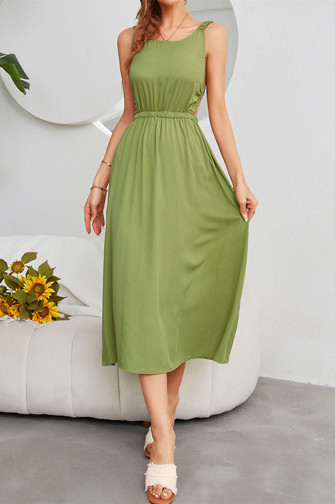 Elegante vestido verde sin espalda con cuello halter