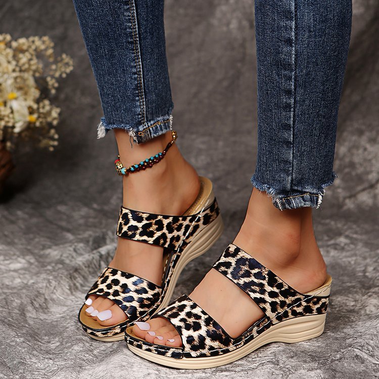 Round Toe Leopard Wedge Slippers