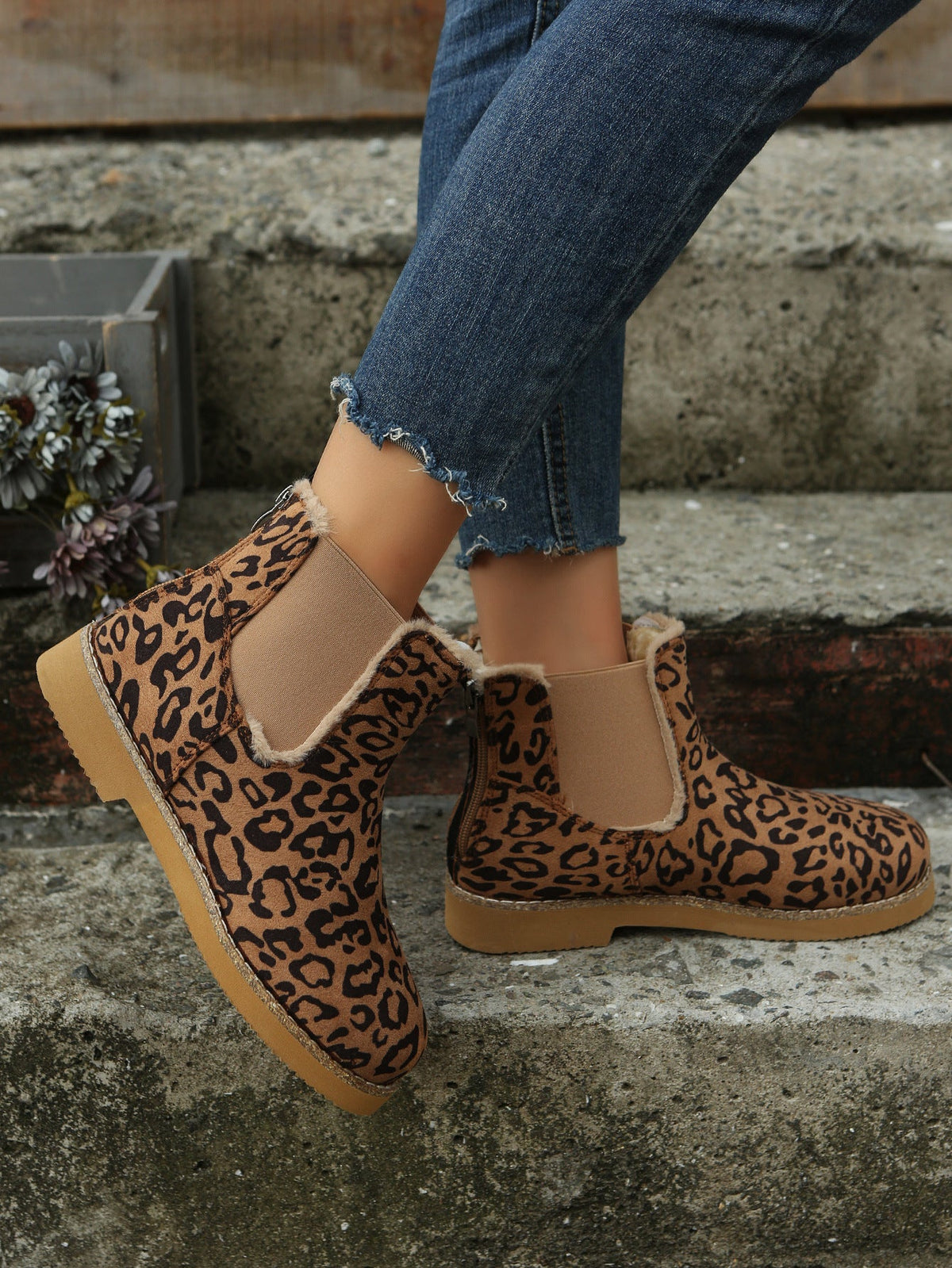 Botas de cano curto com sola de pelúcia leopardo