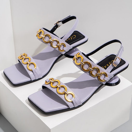 Sandalen mit quadratischer Zehenpartie und Kette und hohem Absatz