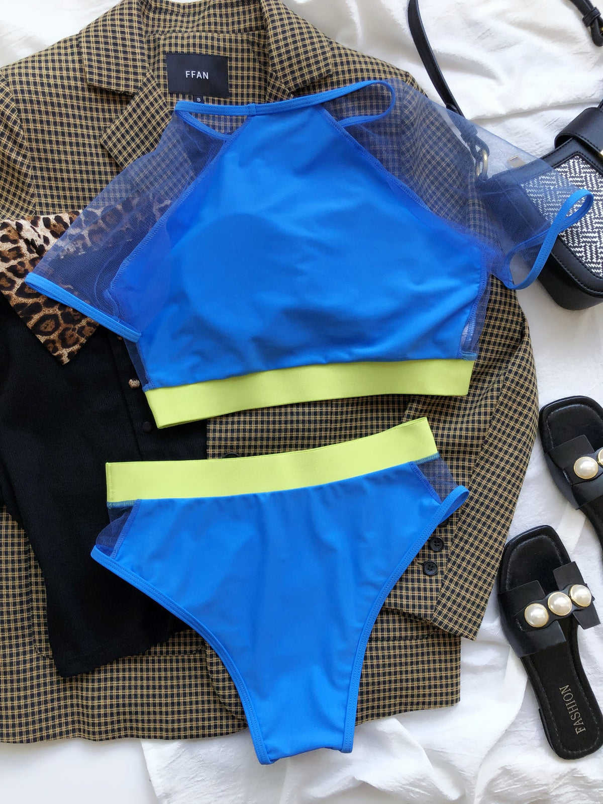 Conjunto de bikini de cintura alta con vendaje de malla y bloques de color