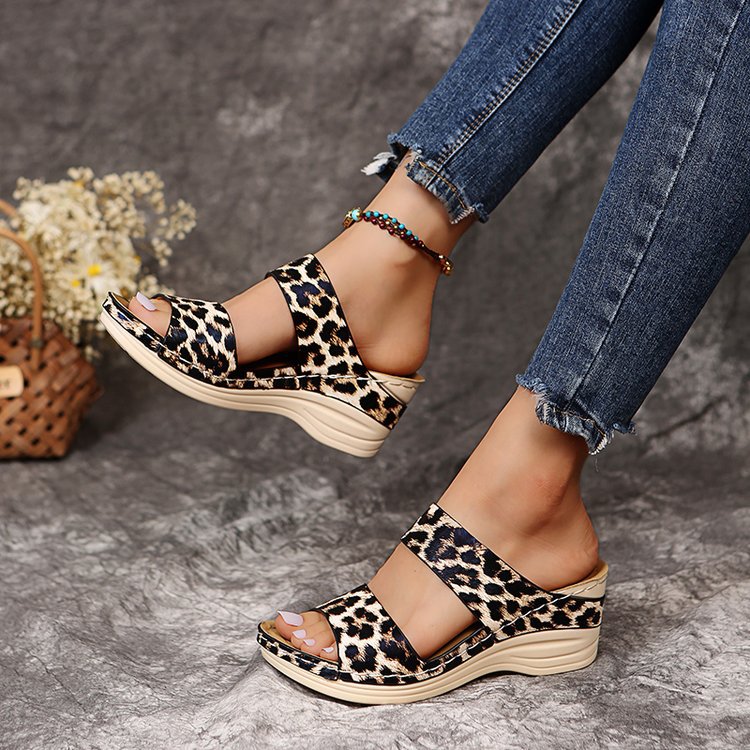 Round Toe Leopard Wedge Slippers