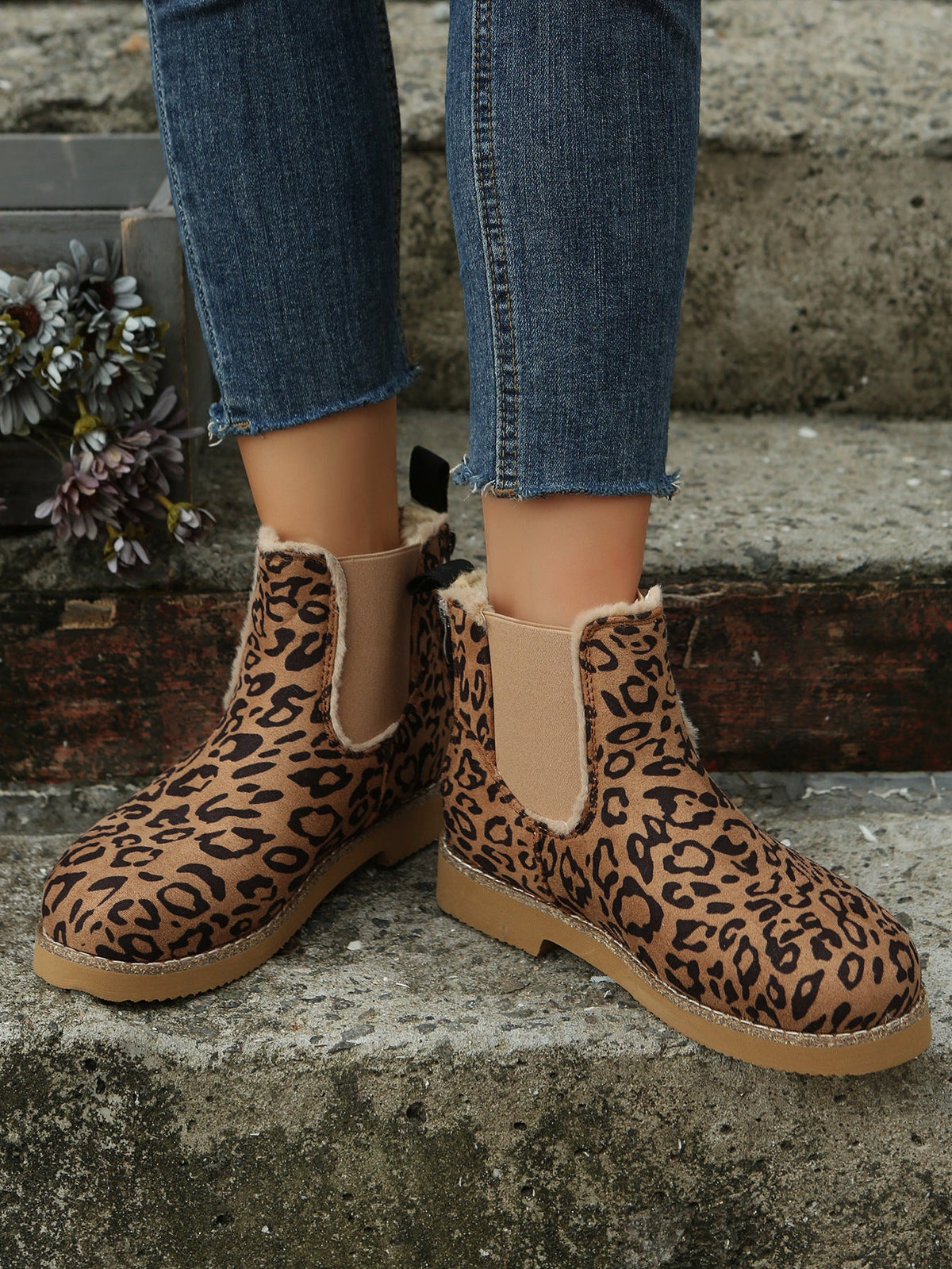 Botas de cano curto com sola de pelúcia leopardo