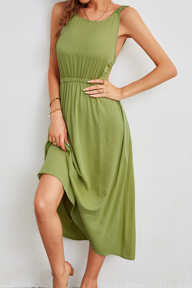 Elegante vestido verde sin espalda con cuello halter