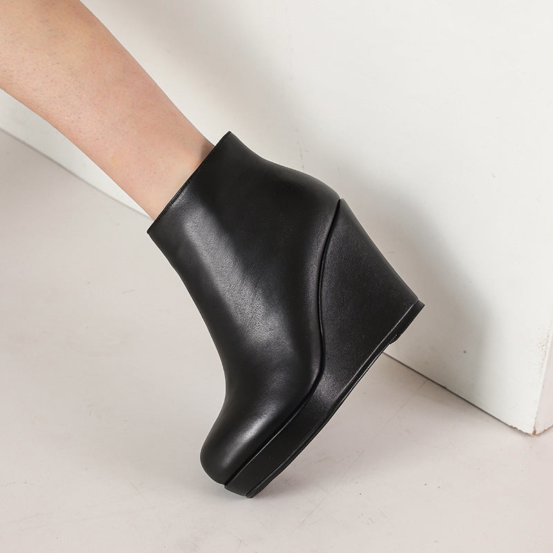 Bottes noires à talons hauts et plateforme avec fermeture éclair latérale et bout rond